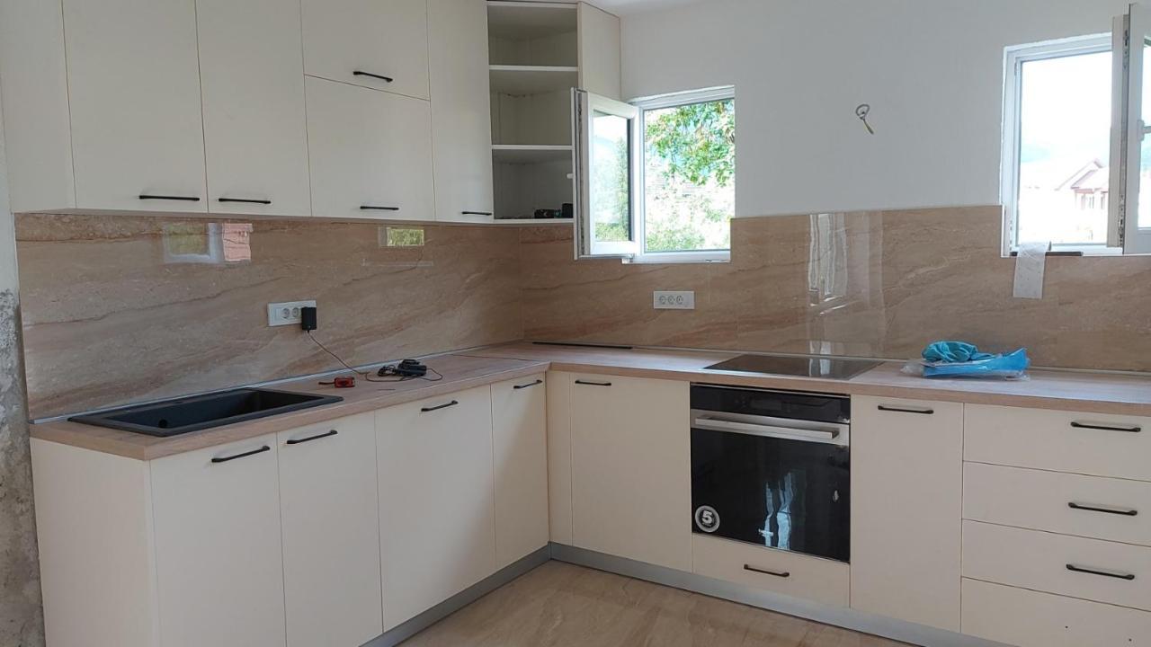 Rooms Lida & Friendly Home بلاف المظهر الخارجي الصورة