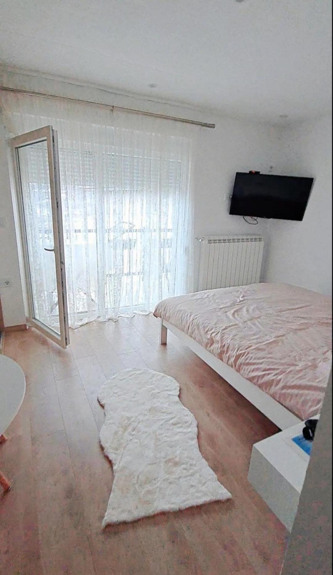 Rooms Lida & Friendly Home بلاف المظهر الخارجي الصورة